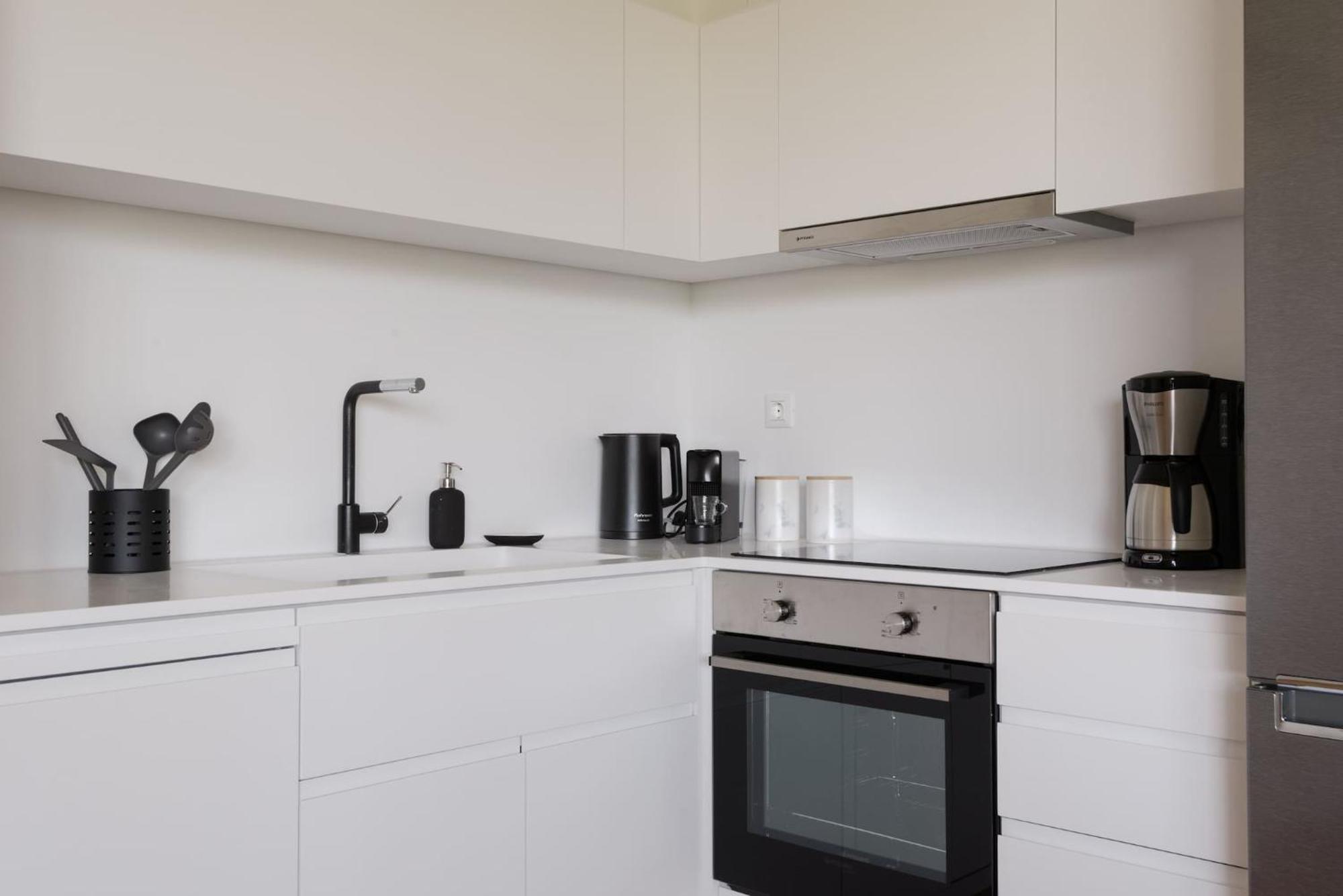 Urban Apt With Stunning Acropolis View & Roofdeck 雅典 外观 照片